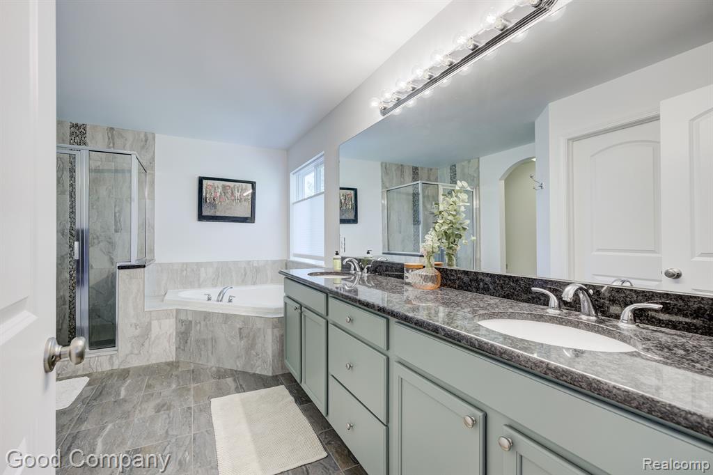 907 RIVERSTONE Court, Milford, MI 48381 — Photo 47