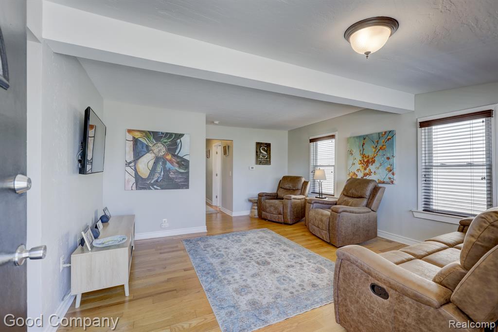 45 W Morehouse Avenue, Hazel Park, MI 48030 — Photo 2