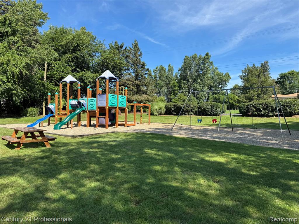 9020 Huron Bluffs Drive, White Lake, MI — Photo 44