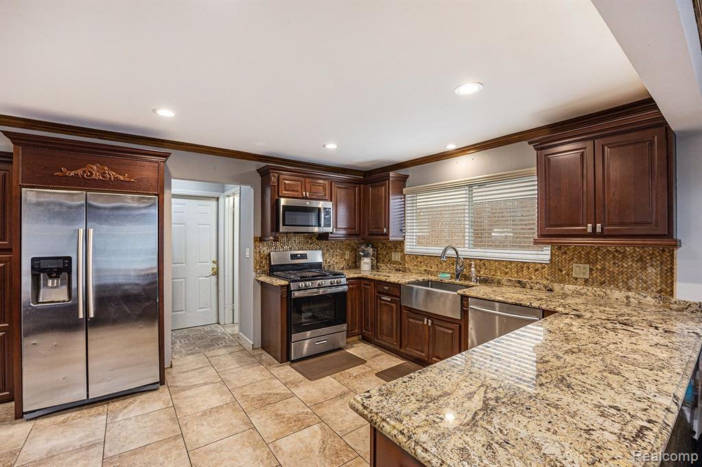 4238 Angeline Drive, Sterling Heights, MI 48310 — Photo 11