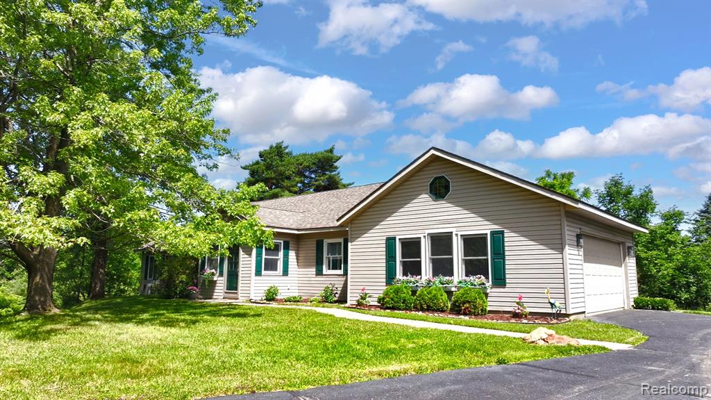 5370 Whipple Lake Road, Clarkston, MI 48348 — Photo 31