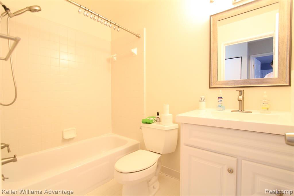 39837 Village Wood Lane, Novi, MI — Photo 11