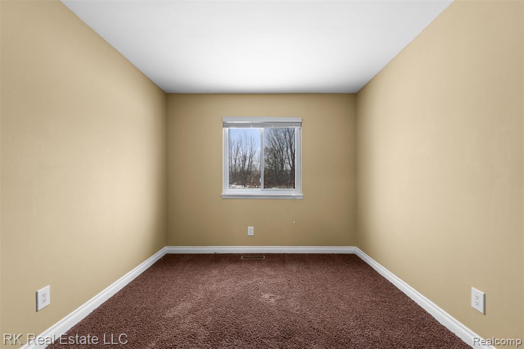 58629 Wallington, Washington, MI — Photo 11