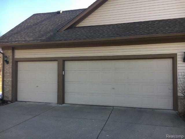 7411 MEADOWCREST, Orchard Lake Village, MI 48324 — Photo 25