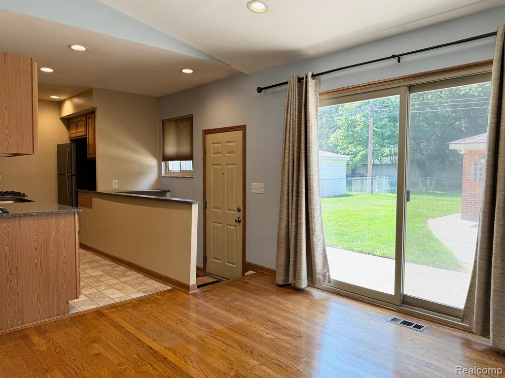 8126 Mills Street, Taylor, MI 48180 — Photo 18