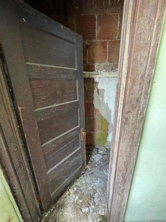 6916 CHARLEVOIX Street, Detroit, MI 48207 — Photo 24
