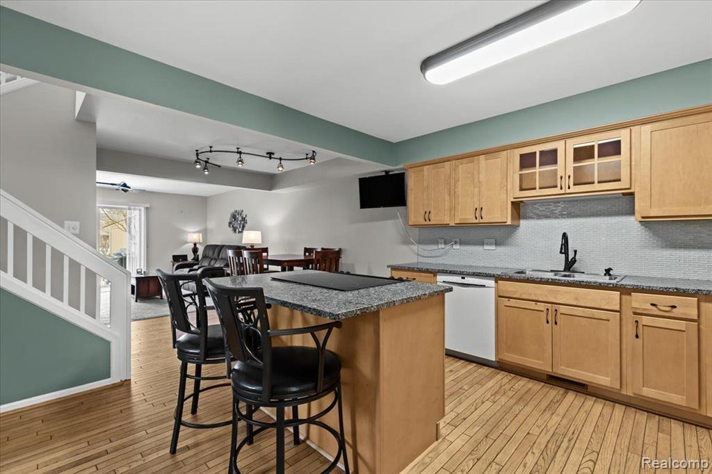7928 MEADOW Drive, Waterford, MI 48329 — Photo 12