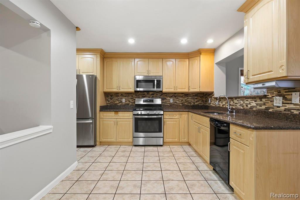 6109 KINLOCH Street, Dearborn Heights, MI 48127 — Photo 19