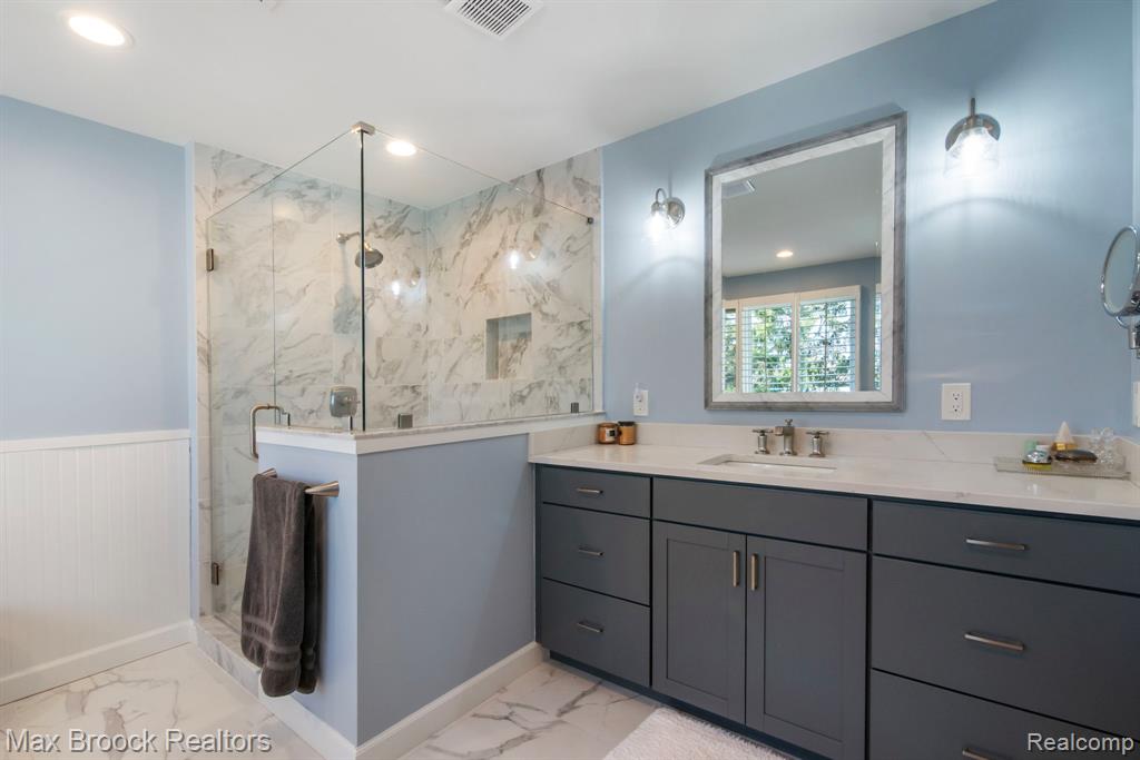 3828 PINE LAKE KNOLL Drive, West Bloomfield, MI 48324 — Photo 37