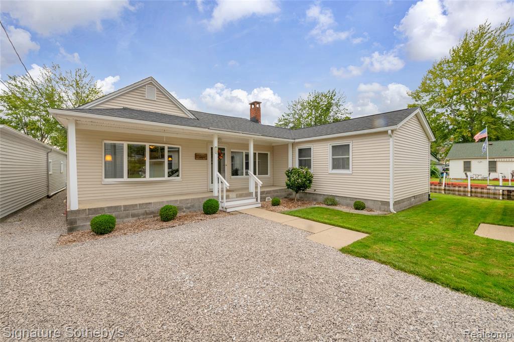 125 North Avenue, Algonac, MI 48001 — front exterior