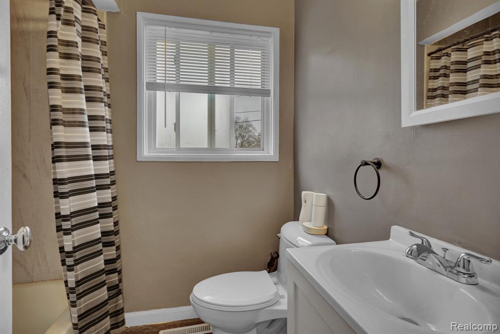 5616 Griggs Drive, Flint, MI 48504 — Photo 11