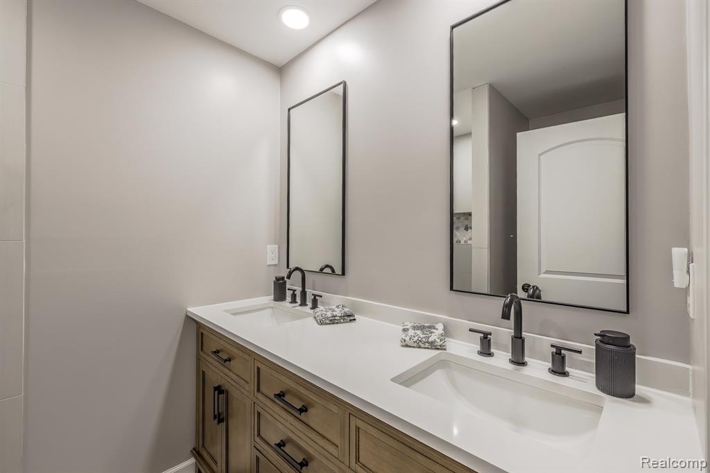 5701 Parkdale Street, Shelby Twp, MI 48317 — Photo 17