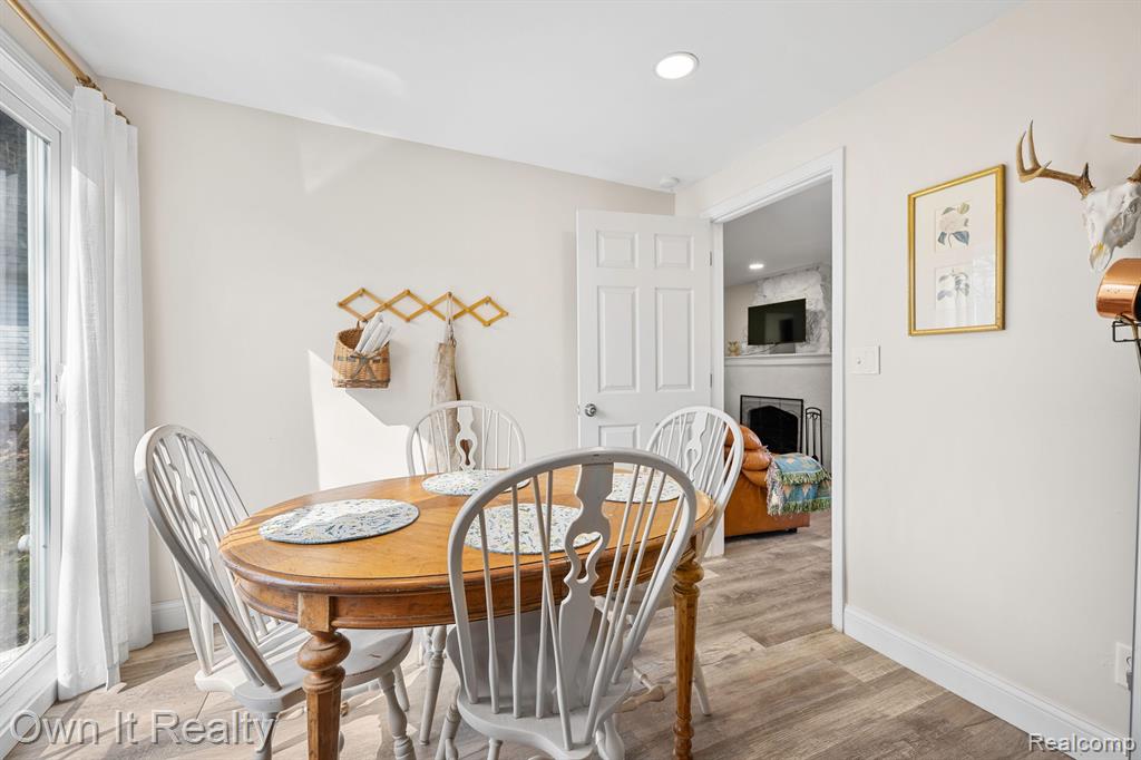 469 LAKESIDE Drive, Waterford, MI 48328 — Photo 19