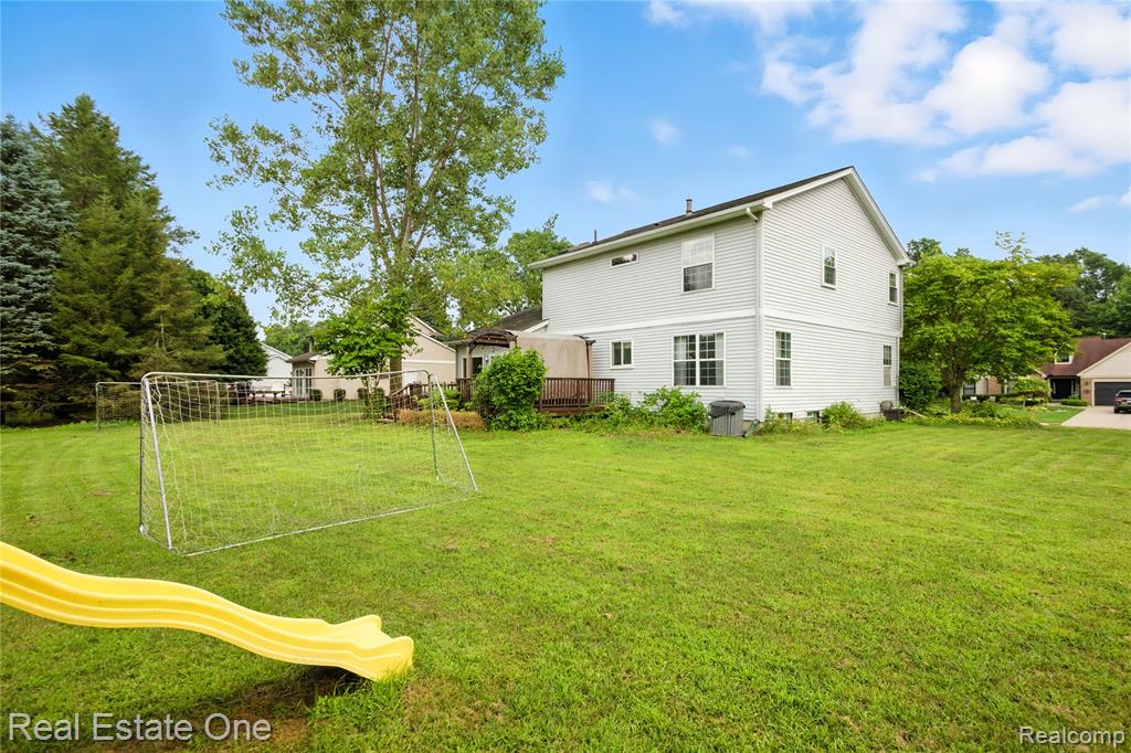 7335 Willow Oak Drive, West Bloomfield, MI 48324 — Photo 39