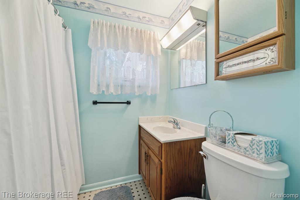812 E Atherton Road, Flint, MI 48507 — Photo 19