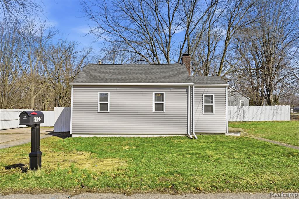2335 Holmes Road, Ypsilanti, MI 48198 — Photo 18