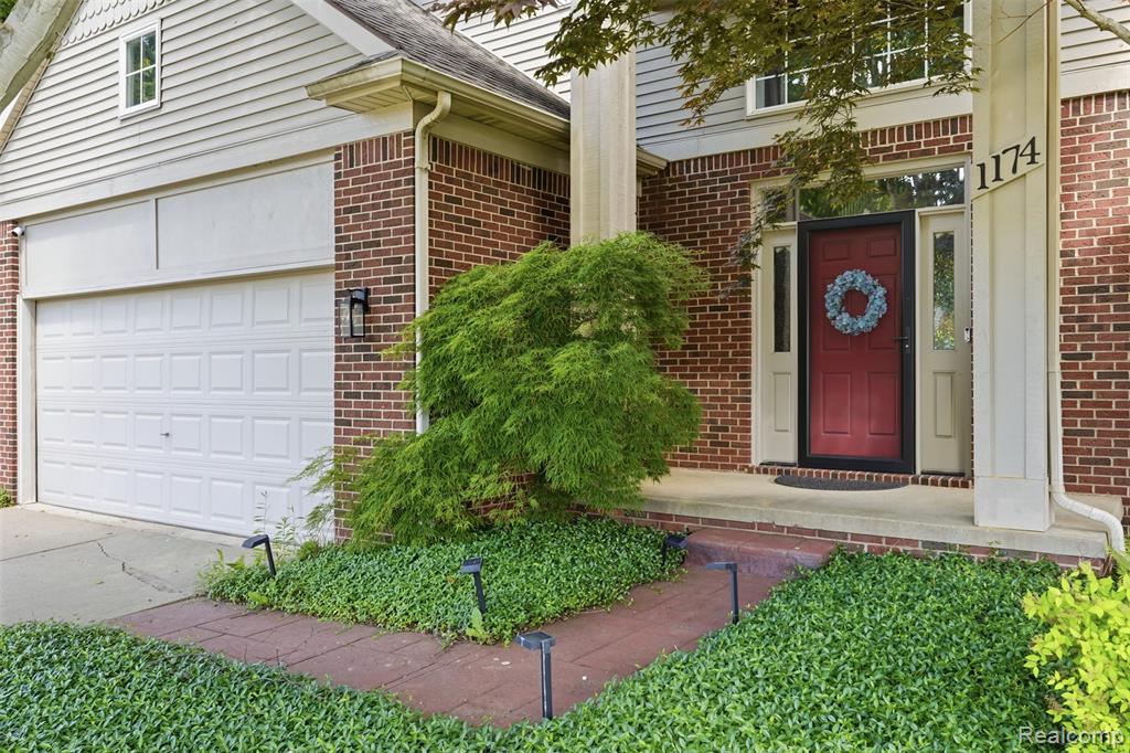 1174 Horseshoe Drive, South Lyon, MI 48178