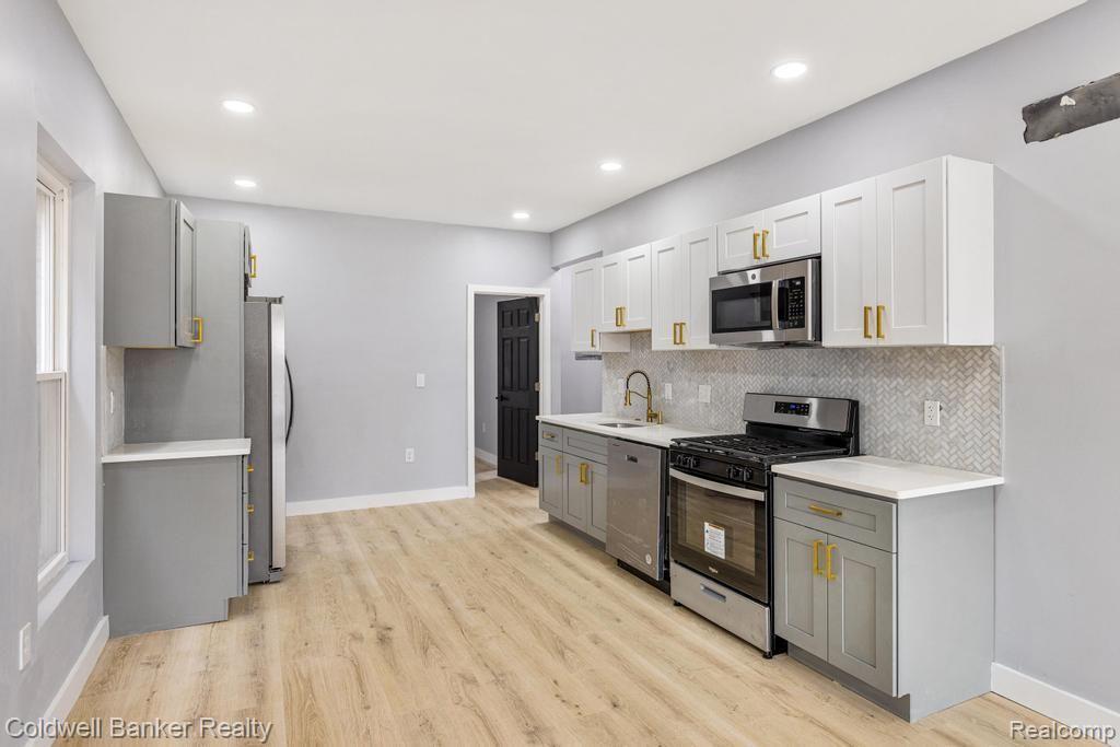 639 BELMONT Street, Detroit, MI 48202 — Photo 32