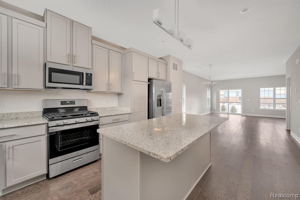 41600 ORIANNA Lane, 14, Novi, MI — Photo 16