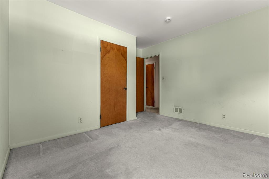 25429 Graceland Circle, Dearborn Heights, MI 48125 — Photo 19