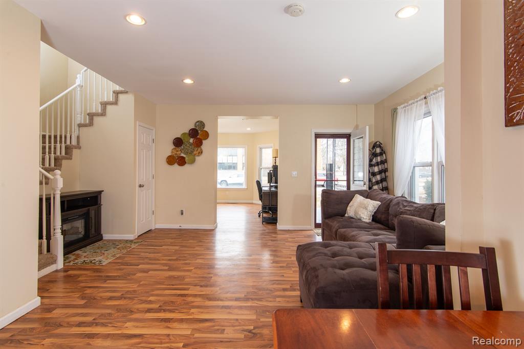 611 PLUM Street, Wyandotte, MI 48192 — Photo 6