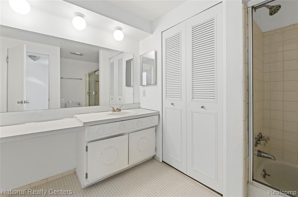 8232 Karam Boulevard, 1, Warren, MI 48093 — Photo 11