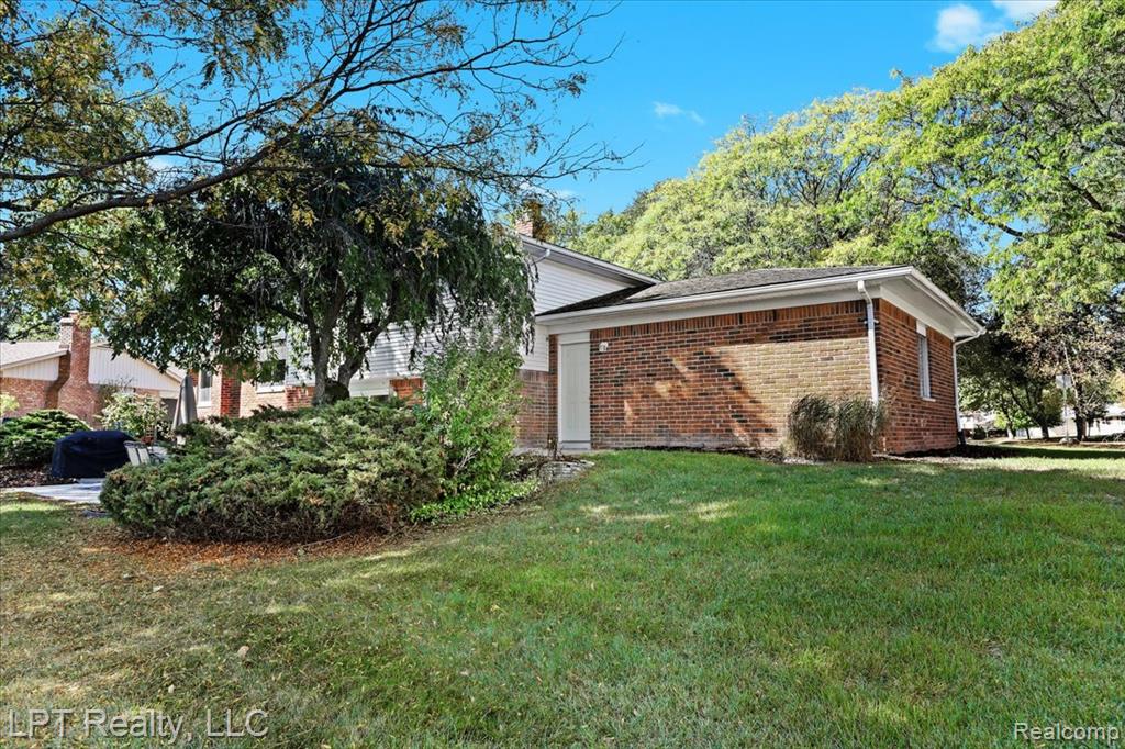 6378 Emerald Lake Drive, Troy, MI 48085 — Photo 50
