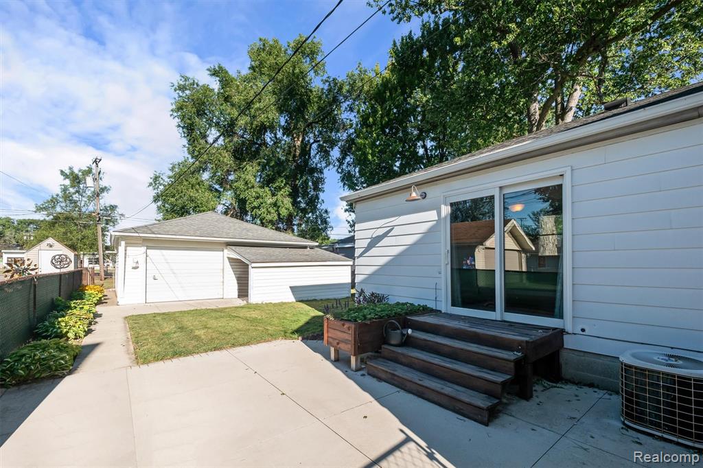 917 N Edison Avenue, Royal Oak, MI 48067 — Photo 38