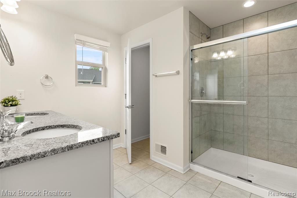 43474 CHANCELLOR Lane SE, Novi, MI — Photo 19