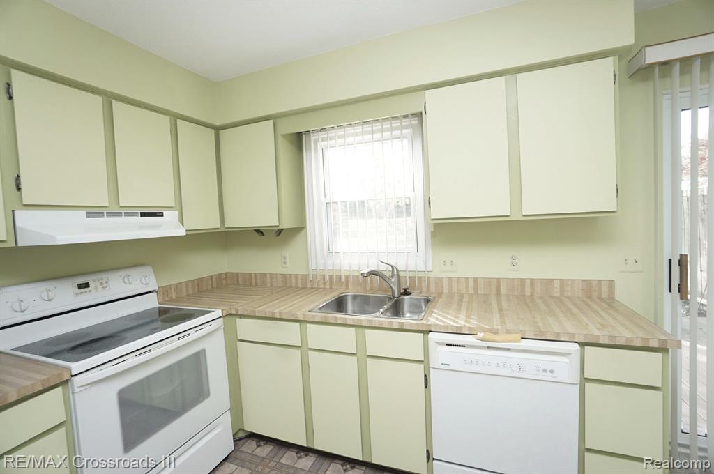 13378 N LAKE POINT Boulevard N, 2-4, Van Buren, MI 48111 — Photo 5