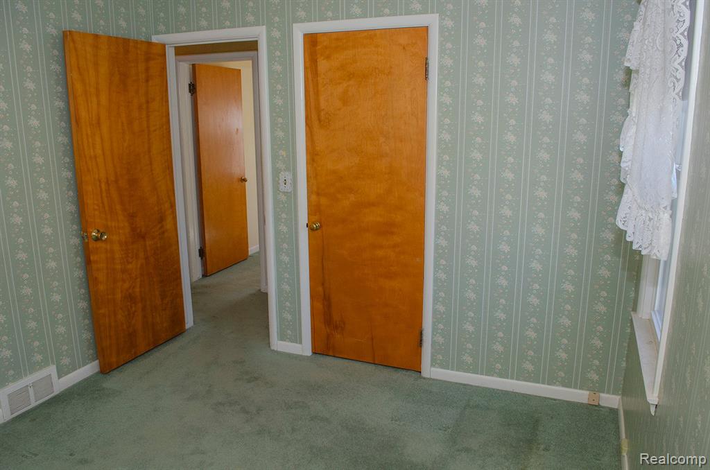 9819 WESTMORE Street, Livonia, MI 48150 — Photo 10