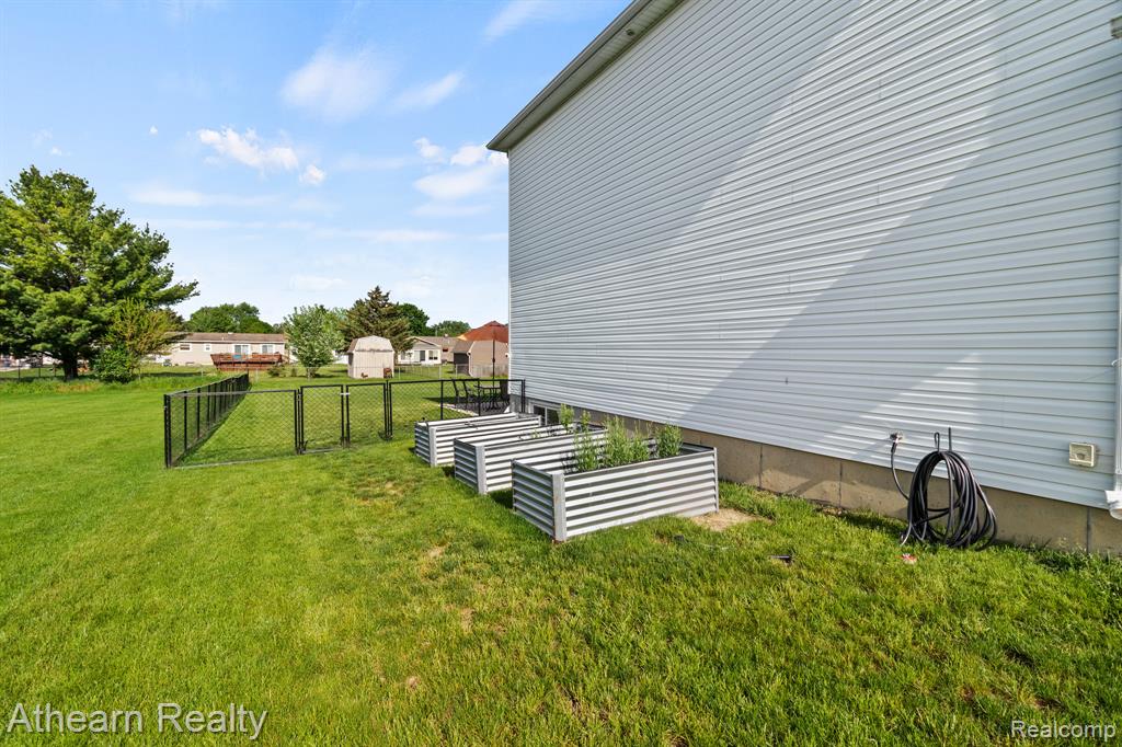 6102 Weyerbacher Drive, Swartz Creek, MI 48473 — Photo 4