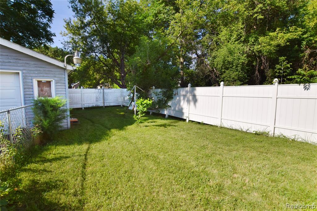 506 E Eldridge Avenue, Flint, MI 48505 — Photo 4