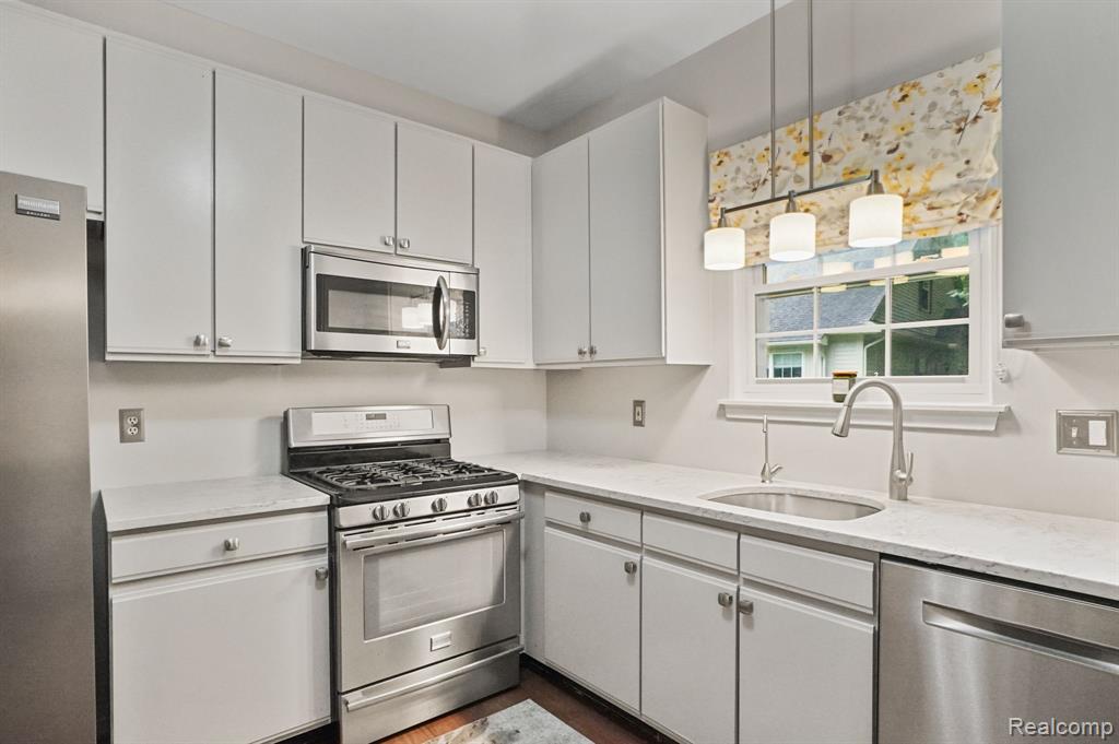 30664 VINE, Novi, MI 48377 — Photo 7
