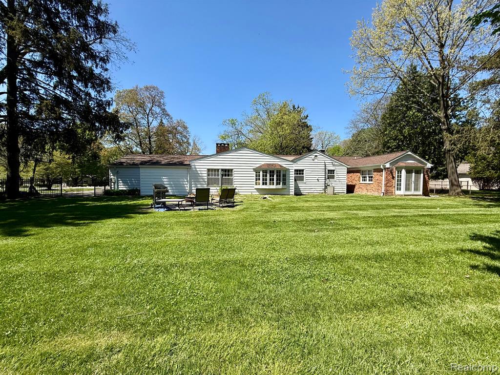 6861 N CLUNBURY Road, West Bloomfield, MI — Photo 34