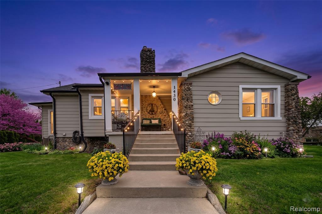 1430 Benvenue Street, Sylvan Lake, MI 48320 — front exterior