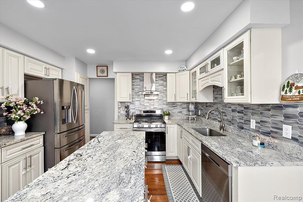 40217 LANGTON Drive, Sterling Heights, MI 48310 — Photo 10