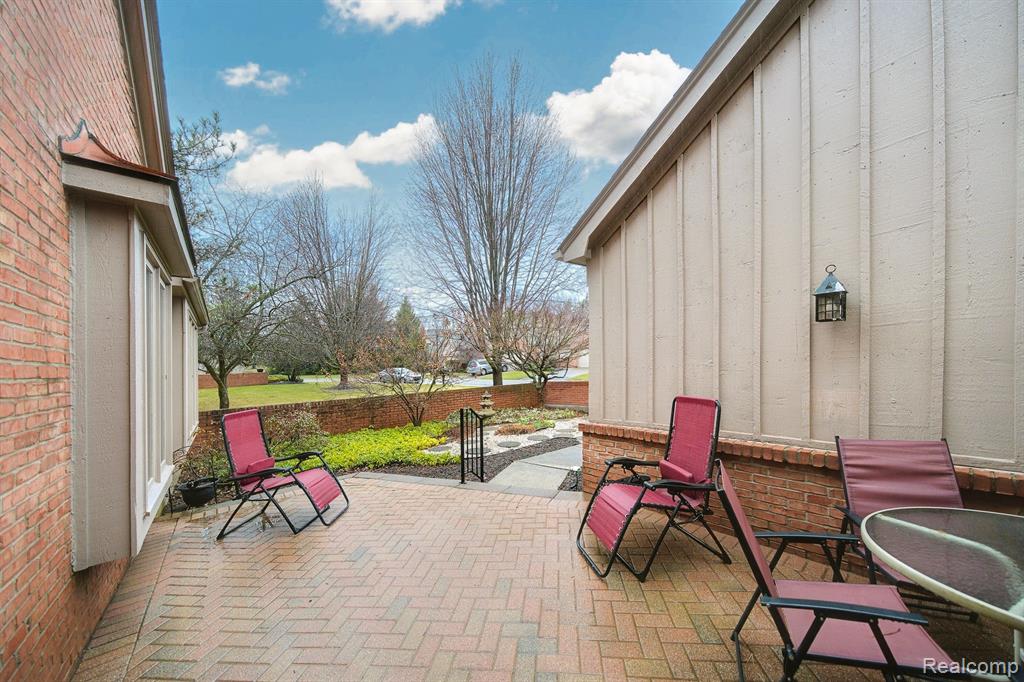 37799 SIENA Drive, Farmington Hills, MI 48331 — Photo 5
