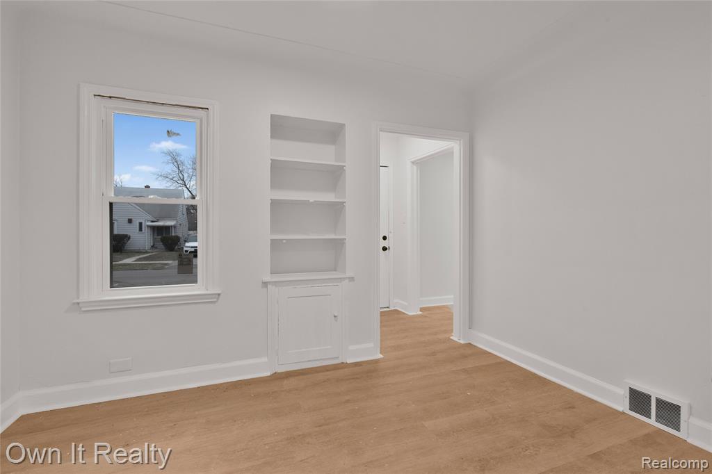 19207 Saint Marys Street, Detroit, MI, 48235