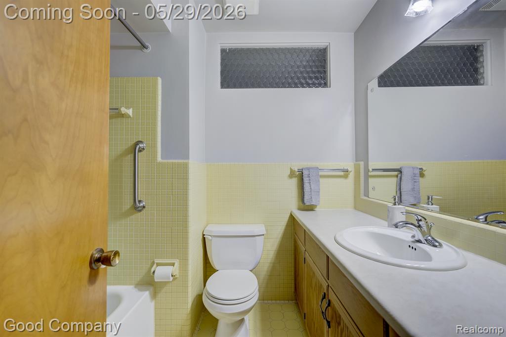1371 Winchcombe Drive, Bloomfield Hills, MI 48304 — Photo 26