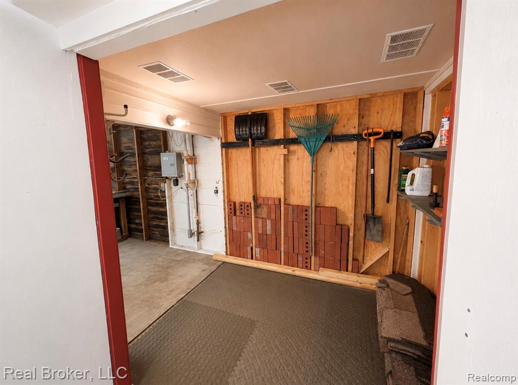 603 Vernier Road, Grosse Pointe Woods, MI 48236 — Photo 28