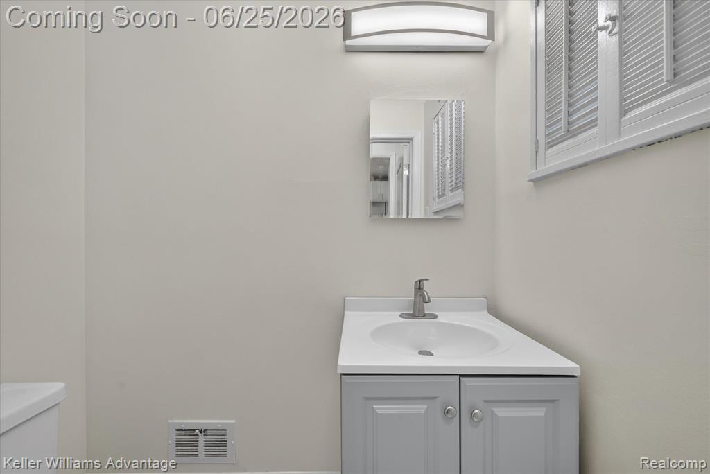 21681 Sussex Street, Oak Park, MI 48237 — Photo 33