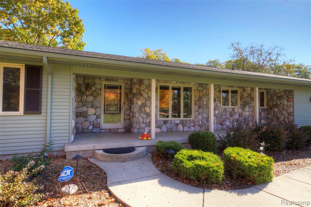 7603 Hamburg Road, Brighton, MI 48116 — Photo 2