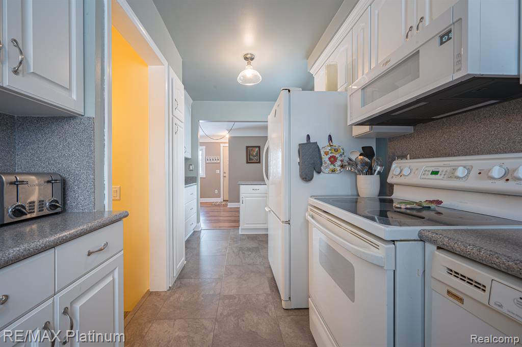 710 MANORDALE Court, Milford, MI 48381 — Photo 23