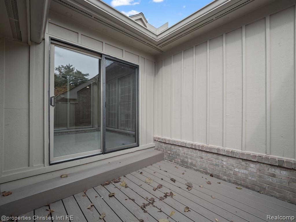 2459 HICKORY GLEN Drive, Bloomfield Hills, MI 48304 — Photo 27
