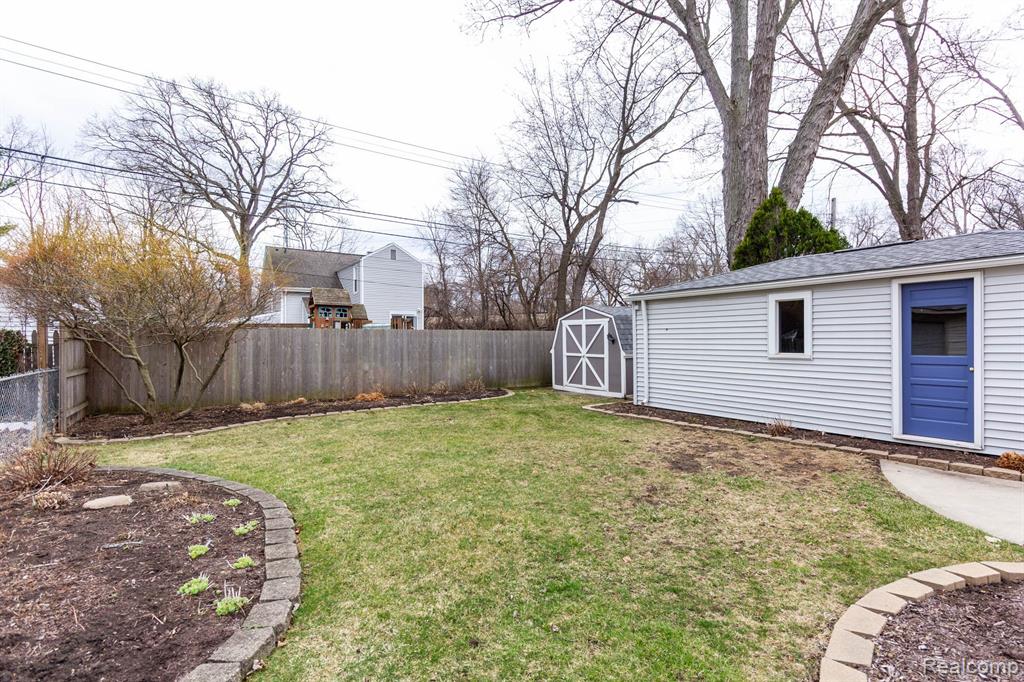 911 MAYFIELD Drive, Royal Oak, MI 48067 — Photo 7