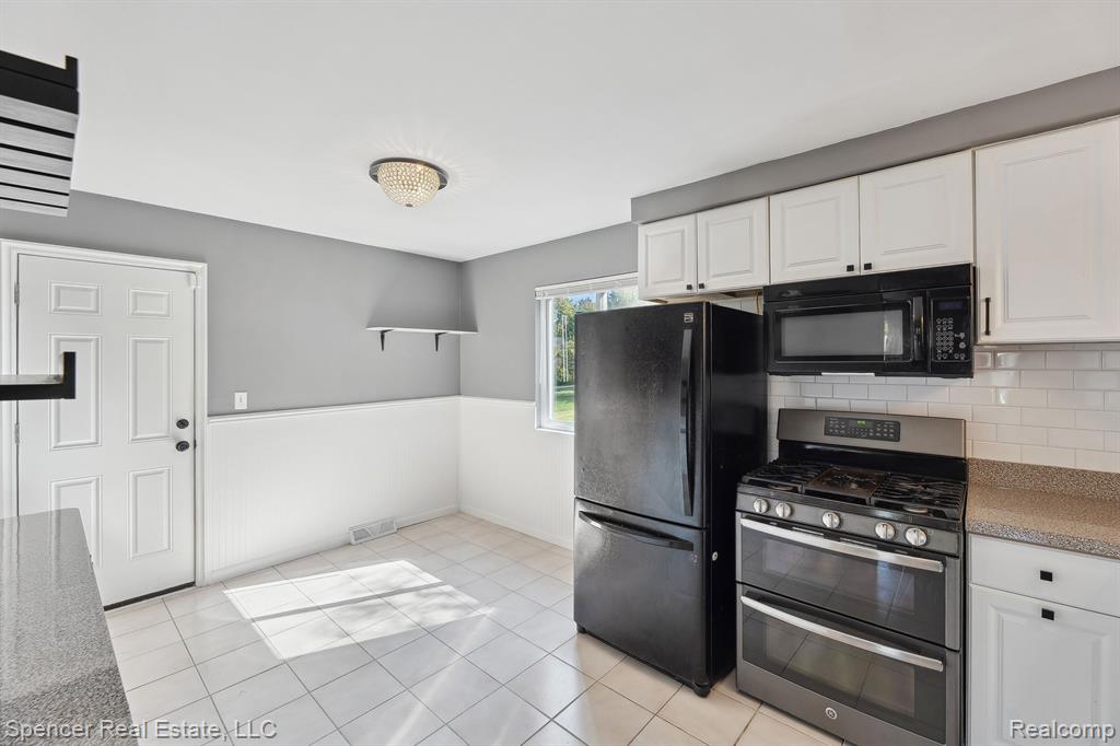 44149 Durson Street, Novi, MI — Photo 11