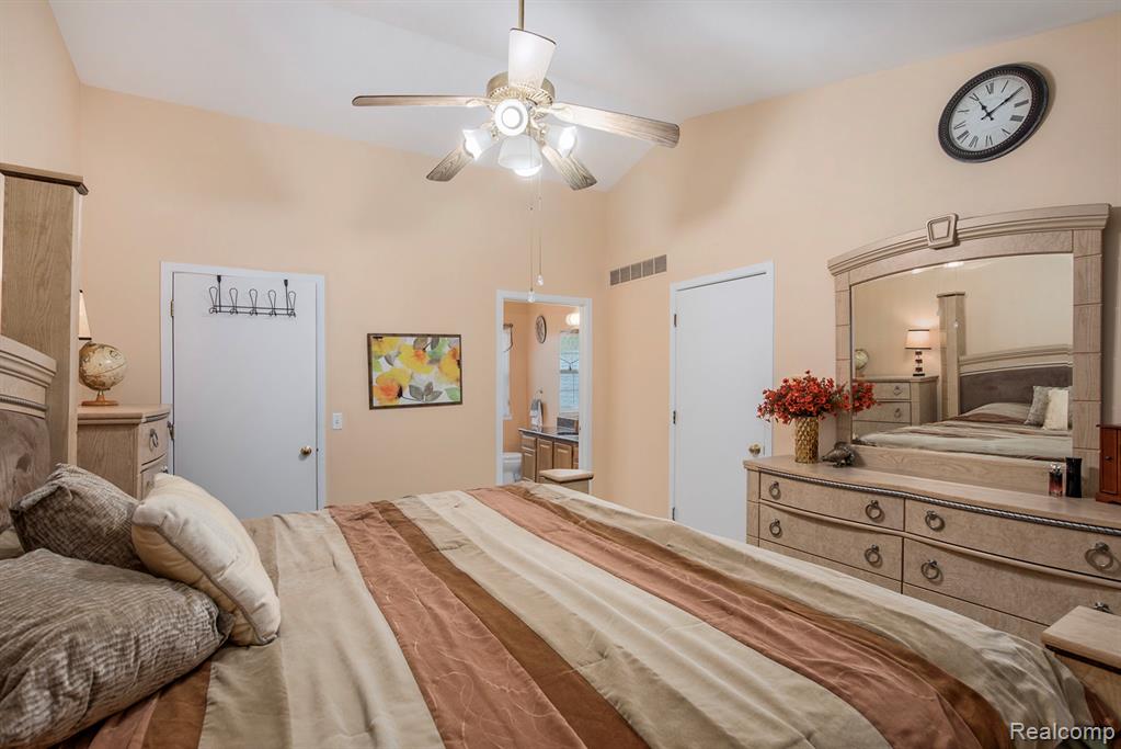 862 Polo Place, Auburn Hills, MI 48326 — Photo 17