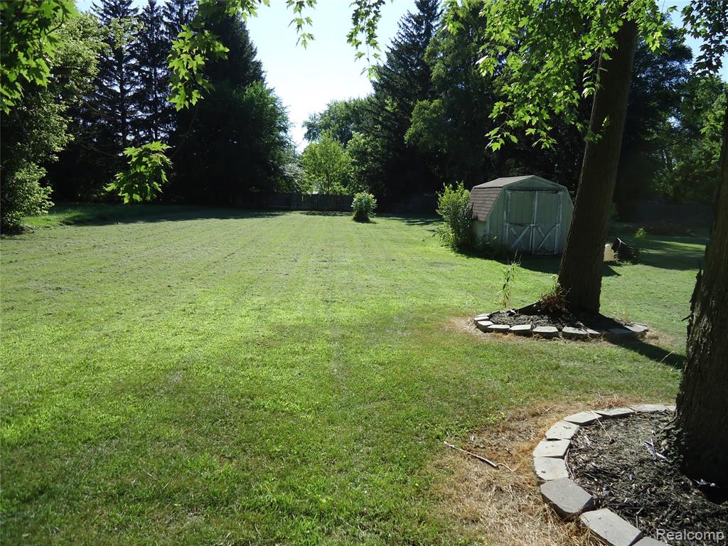 370 Adams Road, Saginaw, MI 48609 — Photo 15