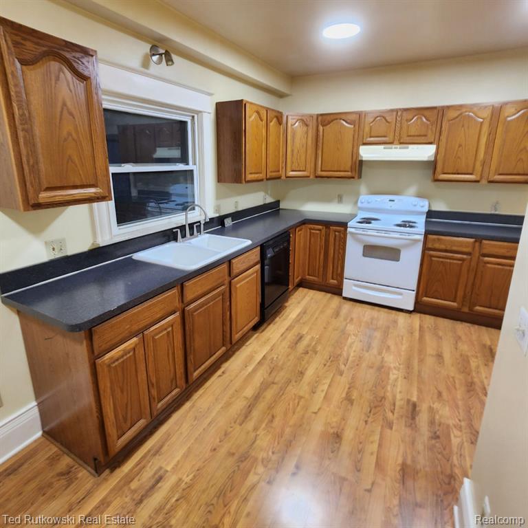 315 N MAIN Street SW, Capac, MI 48014 — Photo 6